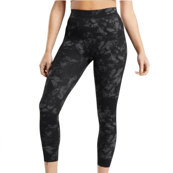 🔥 Gymshark x KK Fit Black Scrunch Butt Printed Leggings SZ M Athleisure - Picture 1 of 8